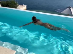Amateur, Morena, Desnudo, Al aire libre, Piscina, Sexo soft, Solo