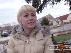 浴室, ブロンド, 手コキする, 淫乱熟女, 自然山雀, ハメ撮り, 剃毛, ストリッピング