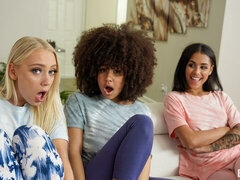 Leie, Blasen, Hundestellung, Schwarz, Interrassisch, Masturbation, Dürr, Titten