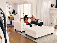 Gros seins, Sucer une bite, Bottes, Brunette brune, Voiture, Le plan cul à quatre, Domestique, De plein air