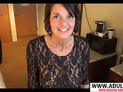 Gros seins, Brunette brune, Femme couguar, Tir de sperme, Branlette thaïlandaise, Hd, Maman, Pov