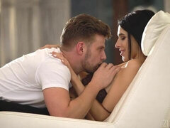 Anal, Grosse bite, Brunette brune, En levrette, Seins naturels, Rasée, Adolescente, Nénés