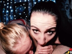 18 jahre, Blondine, Blasen, Spermaladung, Handjob, Pov, Ablutschen, Nass