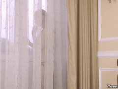 18 ans, Blonde, Poupée, Branlette thaïlandaise, Hard, Petite femme, Pigtail, Pov