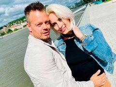 Gros cul, Gros seins, Blonde, En levrette, Allemand, Hongroise, Cheveux courts, Adolescente