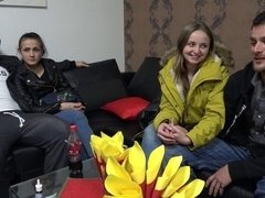 Leie, Arsch, Grosser arsch, Geschnappt, Tschechisch, Handjob, Jungendliche (18+), Frauentausch