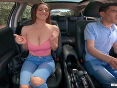 アメリカ人, 美女, デカチン, デカパイ, フェラチオ, 巨乳な, 車, 自然山雀
