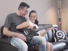 18 jaar, Anaal, Slaapkamer, Tsjechisch, Daddy, Hd, Rijpe lesbienne, Tiener