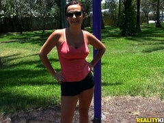 Gros cul, Gros seins, Sucer une bite, En levrette, Seins naturels, Pénis, Pov, Rasée