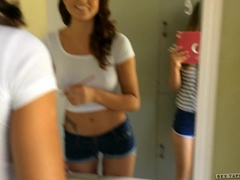 Tetas grandes, Morena, Universidad, Lesbiana, Tetas naturales