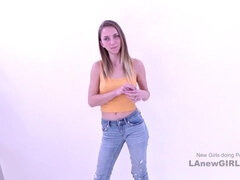 Leie, Blondine, Blasen, Süss, Kehlenfick, Schwanz, Füsse, Jeans