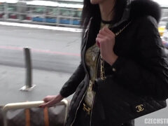 Asiatisch, Blasen, Schwanz, Fetisch, Pov, Öffentlich, Transfrau, Flotter dreier