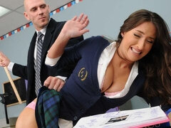 Gros cul, Gros seins, Sucer une bite, Plantureuse, Queue, En levrette, Maigrichonne, Adolescente