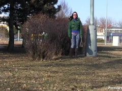 Tacones, Jeans, Masturbación, Al aire libre, Orinar, Afeitado, Solo, Mojado