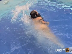 お尻, 捕まる, カワイイ, 淫乱熟女, プール, 義母, 水着, ティーン