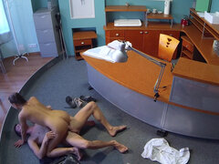 Cul, Sucer une bite, Doigter, Petite amie, Jeans, Bureau, Uniforme, Voyeur
