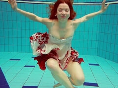 Женщины, Крошечные, Бассейн, На публике, Киски, Русские, Тугие, Под водой