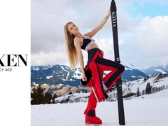 Gros cul, Grosse bite, Blonde, Sucer une bite, En levrette, Seins naturels, Adolescente, Nénés