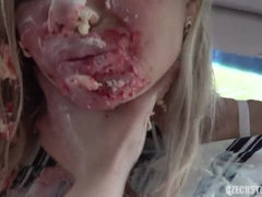 In den arsch, Blondine, Blasen, Auto, Nahrung, Pov, Jungendliche (18+), Titten