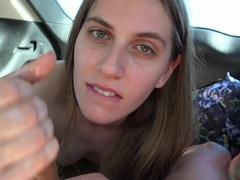 Sucer une bite, Voiture, Éjaculer dans la bouche, Exhib, Petite amie, De plein air, Pov, Chatte