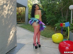 Gros seins, Sucer une bite, Brunette brune, Tir de sperme, Queue, Faciale, Hard, Tatouage