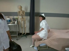 In den arsch, Gesichtssitzen, Weibliche domination, Fingern, Lesbisch, Bestrafung, Muschi, Sklave