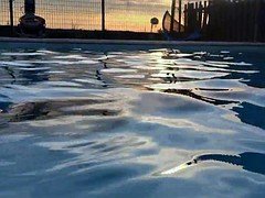 Amateur, Penetracion con dedos, Al aire libre, Piscina, Público