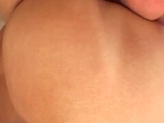 Anaal, Grote kont, Grote mammen, Pijpbeurt, Bruinharig, Vingeren