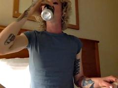 TS shesmale in web show cums