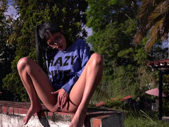 Lunettes, Masturbation, Nue  à poil, De plein air, Chatte, Solo, Se déshabiller, Allumeuse