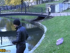 Grosse titten, Blondine, Aufs gesicht abspritzen, Absätze, Lesbisch, Lecken, Strümpfe, Flotter dreier