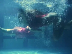 Arsch, Grosse titten, Freundin, Hd, Lesbisch, Pool, Russisch, Titten