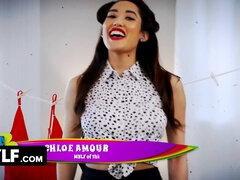 Diep in de keel, Hondjeshouding, Hd, Likken, Natuurlijke tieten, Orgasme, Stiefmoeder, String