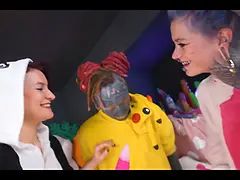 In den arsch, Fingern, Faustfick, Deutsch, Hd, Tätowierung, Flotter dreier, Titten