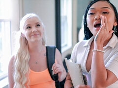 Asiatisch, Blasen, Hundestellung, Frau frau mann, Interrassisch, Zierlich, Tätowierung, Spanner