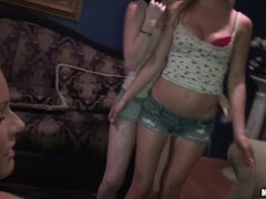 Grosser arsch, Blasen, Braunhaarige, Hundestellung, Gruppe, Hardcore, Party, Muschi