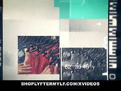 Sucer une bite, Brunette brune, Attrapée, En levrette, Hd, Mère que j'aimerais baiser, Bureau, Police