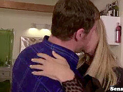 Anaal, Pijpbeurt, Sperma in gezicht, Aftrekken, Zoenen, Shemale, Kousen, Tatoeage