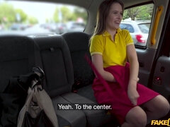 Amateur, Sucer une bite, Brunette brune, Voiture, Preservatif, Seins naturels, Huilée, Serré