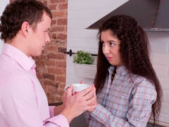 Verga grande, Morena, Corridas, Corridas faciales, Tetas naturales, Pequeña, Flaco, Tetas