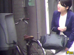 pee gushing chinese babes caught on voyeur