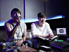 Asiatisch, Grosse titten, Besamung, Gruppensex, Hardcore, Rau, Schreiend, Titten