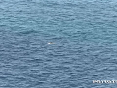 Gros cul, Gros seins, Sucer une bite, Plantureuse, Face assise, De plein air, Plan cul à trois, Nénés