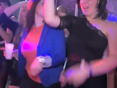 Sucer une bite, Plantureuse, Classique, Mignonne, Gorge profonde, Naturelle, Mamelons, Nénés