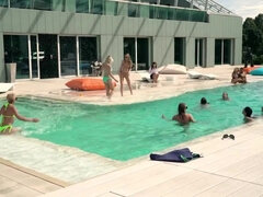 Anaal, Grote lul, Pijpbeurt, Bruinharig, Rondborstig, Hondjeshouding, Trio, Tieten likken