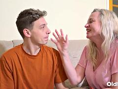 Grote mammen, Blond, Pijpbeurt, Hardcore, Hd, Ondergoed, Rijpe lesbienne, Moeder die ik wil neuken