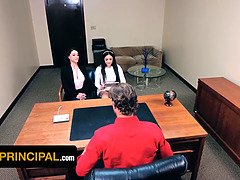 Большие сиськи, Грудастые, Застукали, Семяизвержение, Натуральные сиськи, Киски, Жесткий секс, Втроем