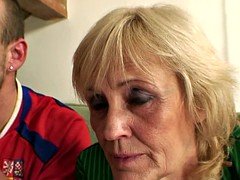 Two buddy fuck her old pussy and mouth