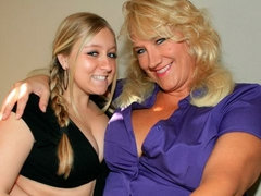 Belle grosse femme bgf, Blonde, Sucer une bite, Fétiche, Mère que j'aimerais baiser, Maman, Seins naturels, Jupe