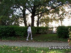 美女, ブーツ, 捕まる, ズームショット, Hd, アウトドア, 放尿, 公共